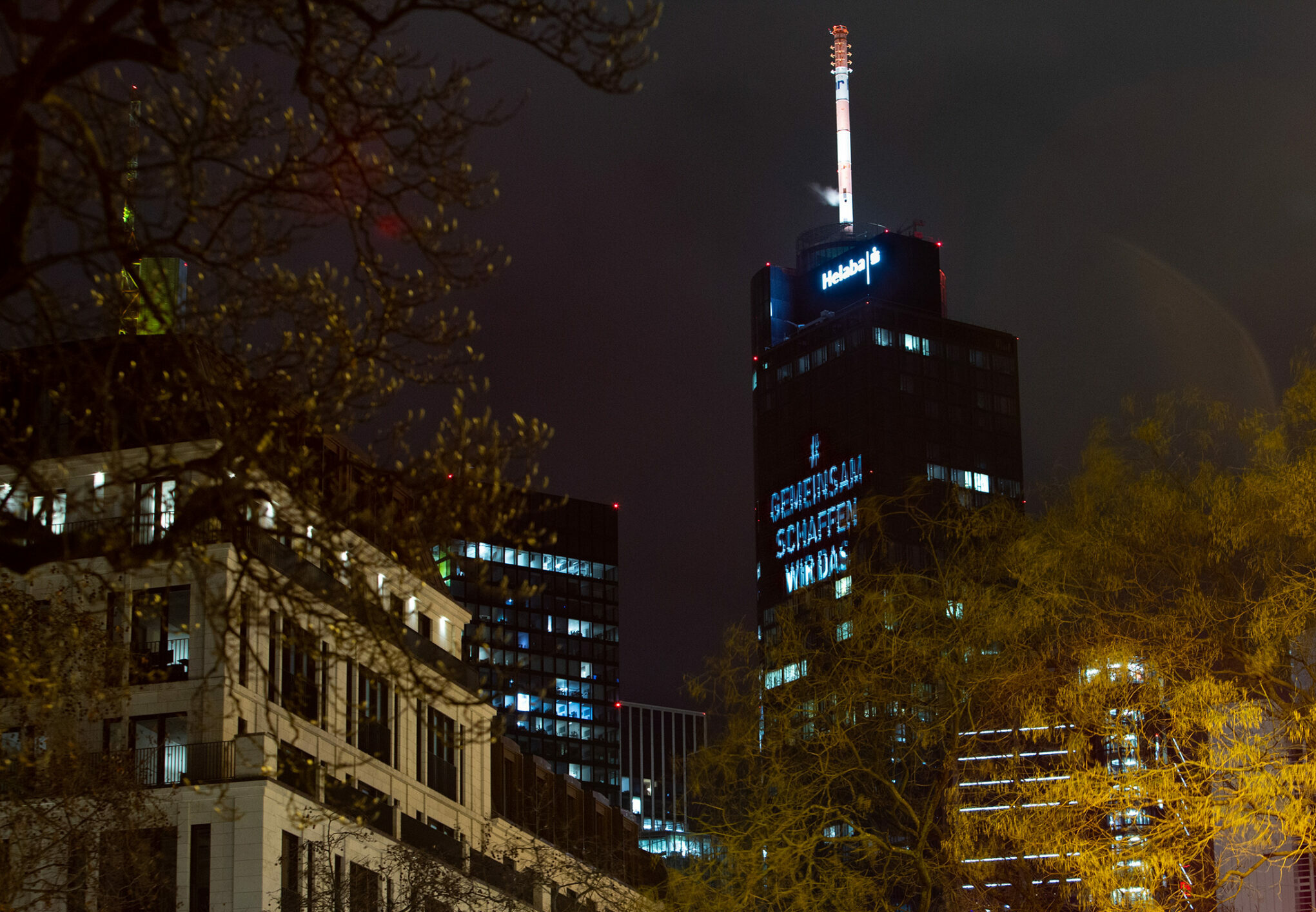Mehr über den Artikel erfahren Main Tower Projektion